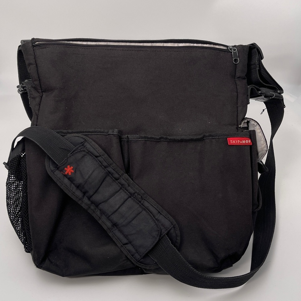 Skip Hop Black BABY Diaper / Utility messenger style bag